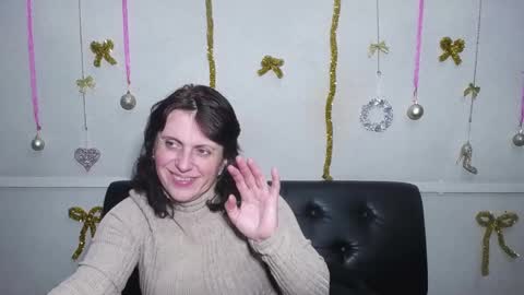 Snapshot of luciami chatting on December 19, 2024, 3:40 am LuciaMi online show from December 19, 2024, 3:40 am