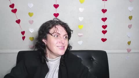 Snapshot of luciami chatting on February 1, 2025, 6:40 pm LuciaMi online show from February 1, 2025, 6:40 pm