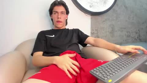 Snapshot of lucian_greyy chatting on October 1, 2025, 4:07 am lucian_greyy online show from October 1, 2025, 4:07 am
