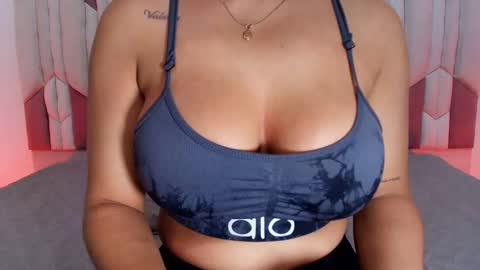 instagram luciana417  online show from September 12, 2025, 3:06 am