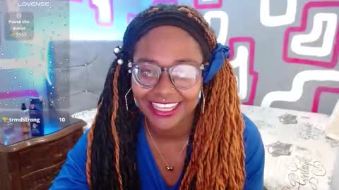 Luciana online show from November 21, 2025, 9:57 pm