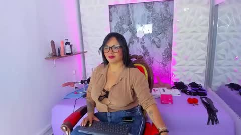 Snapshot of luciana_ramirez__ chatting on December 16, 2025, 6:02 pm luciana_ramirez__ online show from December 16, 2025, 6:02 pm