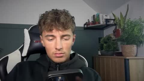 Snapshot of luciancrowe chatting on September 21, 2025, 4:41 pm Lucian online show from September 21, 2025, 4:41 pm