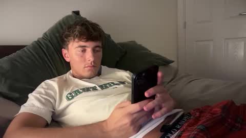 Snapshot of luciancrowe chatting on October 1, 2025, 9:32 pm Lucian online show from October 1, 2025, 9:32 pm