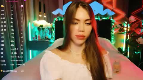 MimiFors online show from September 18, 2025, 6:10 pm