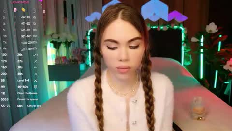 MimiFors online show from November 17, 2025, 4:46 pm