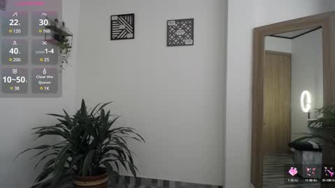 luciiana online show from December 13, 2024, 8:04 pm