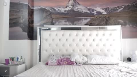 luciifer_hills online show from December 24, 2024, 1:06 pm