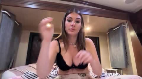 Snapshot of luciousapril chatting on October 14, 2025, 1:06 am April online show from October 14, 2025, 1:06 am