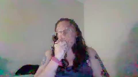 Snapshot of luckyclover527 chatting on November 2, 2025, 11:18 pm luckyclover527 online show from November 2, 2025, 11:18 pm