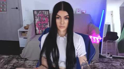 Monika online show from November 10, 2025, 2:27 pm