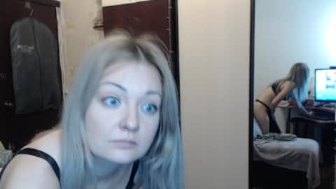 Snapshot of luckyshotgirl chatting on December 11, 2024, 8:50 pm LuckyShot online show from December 11, 2024, 8:50 pm