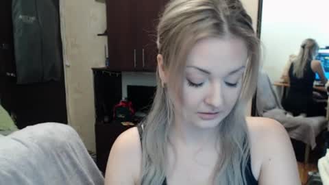 Snapshot of luckyshotgirl chatting on December 12, 2024, 2:55 pm LuckyShot online show from December 12, 2024, 2:55 pm