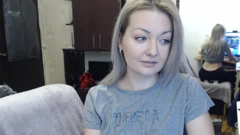 Snapshot of luckyshotgirl chatting on December 14, 2024, 9:51 am LuckyShot online show from December 14, 2024, 9:51 am