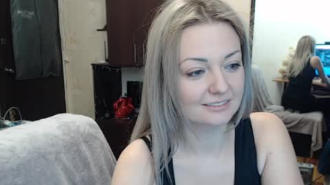 Snapshot of luckyshotgirl chatting on December 14, 2024, 5:03 pm LuckyShot online show from December 14, 2024, 5:03 pm