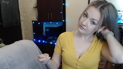 Snapshot of luckyshotgirl chatting on December 17, 2024, 4:53 pm LuckyShot online show from December 17, 2024, 4:53 pm