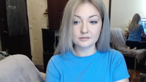 Snapshot of luckyshotgirl chatting on December 21, 2024, 12:49 pm LuckyShot online show from December 21, 2024, 12:49 pm