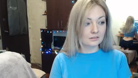 Snapshot of luckyshotgirl chatting on December 21, 2024, 6:44 pm LuckyShot online show from December 21, 2024, 6:44 pm