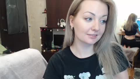 Snapshot of luckyshotgirl chatting on January 2, 2025, 6:56 pm LuckyShot online show from January 2, 2025, 6:56 pm