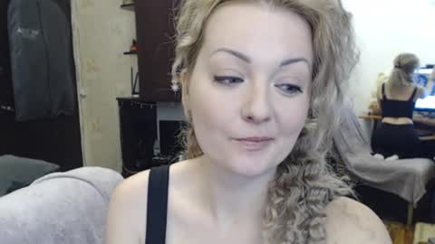 Snapshot of luckyshotgirl chatting on January 15, 2025, 12:58 pm LuckyShot online show from January 15, 2025, 12:58 pm