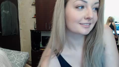 Snapshot of luckyshotgirl chatting on January 23, 2025, 5:21 pm LuckyShot online show from January 23, 2025, 5:21 pm