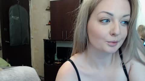 Snapshot of luckyshotgirl chatting on January 23, 2025, 8:24 pm LuckyShot online show from January 23, 2025, 8:24 pm