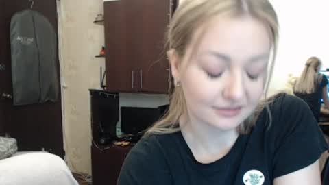 Snapshot of luckyshotgirl chatting on January 24, 2025, 3:55 pm LuckyShot online show from January 24, 2025, 3:55 pm