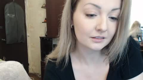 Snapshot of luckyshotgirl chatting on February 4, 2025, 6:17 pm LuckyShot online show from February 4, 2025, 6:17 pm