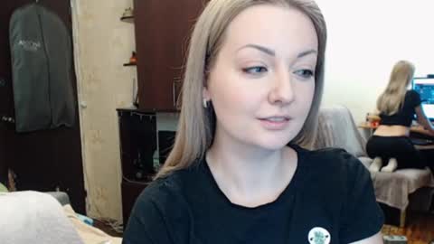 Snapshot of luckyshotgirl chatting on February 11, 2025, 2:13 pm LuckyShot online show from February 11, 2025, 2:13 pm