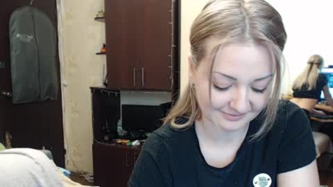 Snapshot of luckyshotgirl chatting on February 11, 2025, 6:55 pm LuckyShot online show from February 11, 2025, 6:55 pm