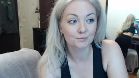 Snapshot of luckyshotgirl chatting on September 23, 2025, 4:10 pm LuckyShot online show from September 23, 2025, 4:10 pm