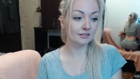 Snapshot of luckyshotgirl chatting on October 11, 2025, 9:52 am LuckyShot online show from October 11, 2025, 9:52 am