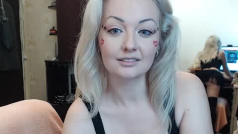 Snapshot of luckyshotgirl chatting on October 31, 2025, 3:02 pm LuckyShot online show from October 31, 2025, 3:02 pm