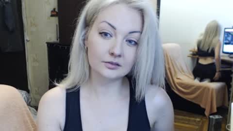 Snapshot of luckyshotgirl chatting on November 3, 2025, 3:02 pm LuckyShot online show from November 3, 2025, 3:02 pm