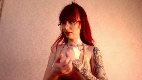 Mia online show from December 28, 2024, 6:18 pm