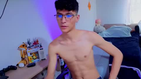 Snapshot of luclawthorne chatting on October 17, 2025, 9:06 pm Lu Independent Model online show from October 17, 2025, 9:06 pm