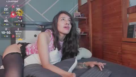 Lucy Herrera online show from October 3, 2025, 1:13 am