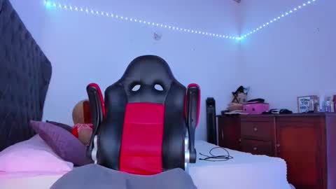 Snapshot of lucy_chanel chatting on November 16, 2025, 10:15 pm lucy online show from November 16, 2025, 10:15 pm