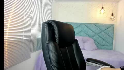 Lucy Greys online show from November 11, 2025, 11:54 am