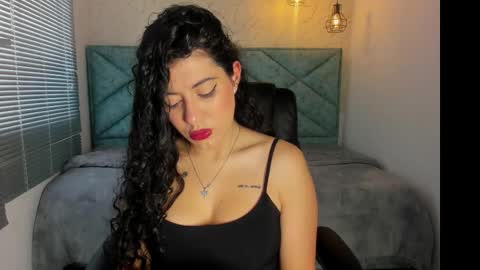 Lucy Greys online show from November 27, 2025, 11:56 am