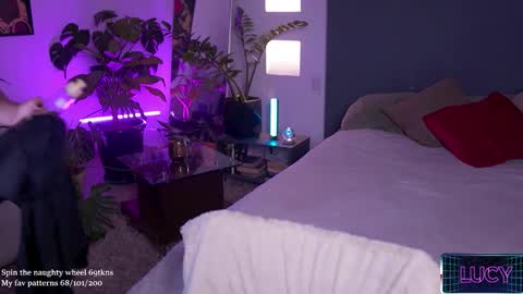 Lucy Alien  online show from September 26, 2025, 7:29 pm