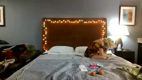 Snapshot of lucyloveslookers78240 chatting on December 6, 2024, 10:19 pm Lucy Loves Lookers online show from December 6, 2024, 10:19 pm