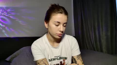 Snapshot of lucyrait chatting on November 6, 2025, 9:43 am Lucy online show from November 6, 2025, 9:43 am