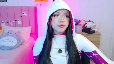 LUCYY FROM HOME  online show from October 28, 2025, 3:21 am