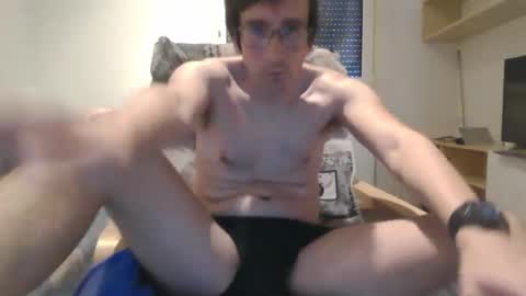 Snapshot of luismcawesome chatting on September 26, 2025, 9:57 am Luis online show from September 26, 2025, 9:57 am