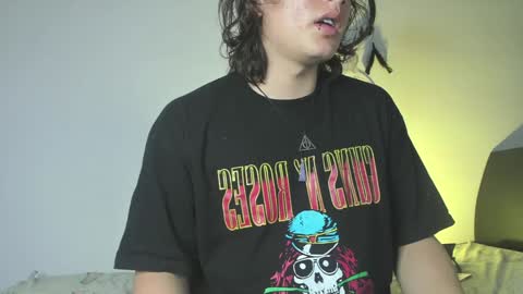 Snapshot of lukashollow chatting on December 6, 2024, 2:35 am lukas 3 online show from December 6, 2024, 2:35 am