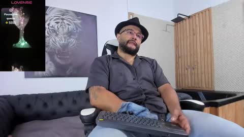 Snapshot of luke__09 chatting on February 16, 2025, 11:38 am LUKE online show from February 16, 2025, 11:38 am