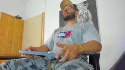 Snapshot of luke__09 chatting on October 4, 2025, 11:41 am LUKE online show from October 4, 2025, 11:41 am