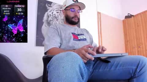Snapshot of luke__09 chatting on October 10, 2025, 11:20 am LUKE online show from October 10, 2025, 11:20 am