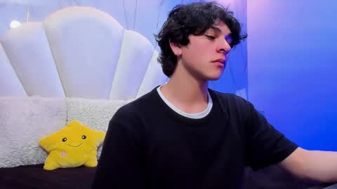 Snapshot of luke_howland chatting on December 5, 2024, 3:26 am Luke online show from December 5, 2024, 3:26 am